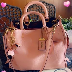 Coach Rogue 31 in Peony